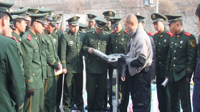 我公司技術(shù)人員在蘭州市消防特勤大隊為消防官兵現(xiàn)場顯示、培訓我公司所供設備